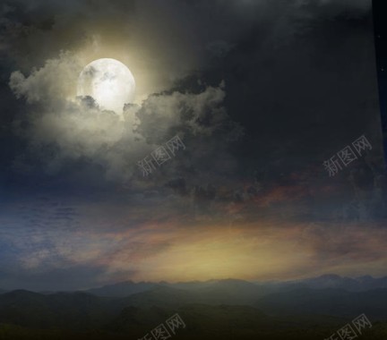 云层中的月亮背景