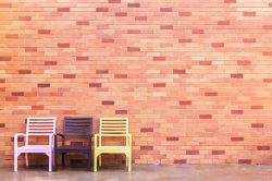 红色砖墙红砖墙壁与椅子高清图片