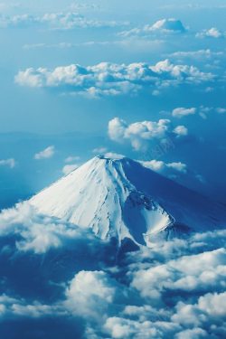 高处山顶雪山高处云朵高清图片