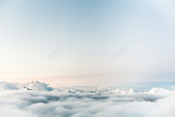 天空灰色云朵水墨风格背景背景
