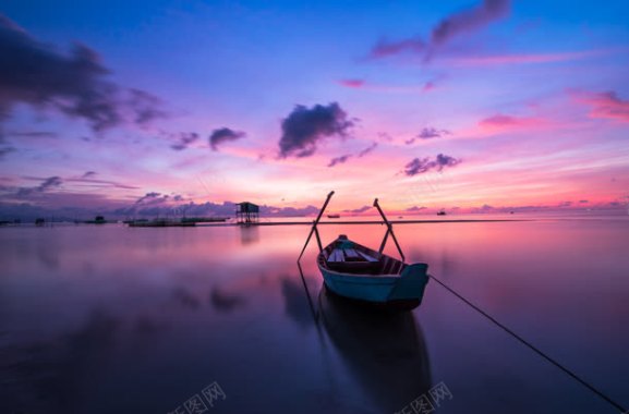 日落天空水面渔船背景