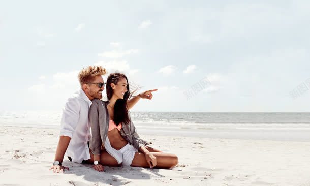创意合成白色的沙滩情侣背景