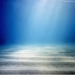 蓝色底部蓝色海洋底部白色光效叠加高清图片