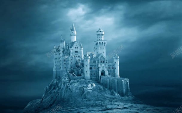 童话里的城堡黑色天空背景