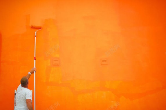 刷墙的男人橙色海报背景背景
