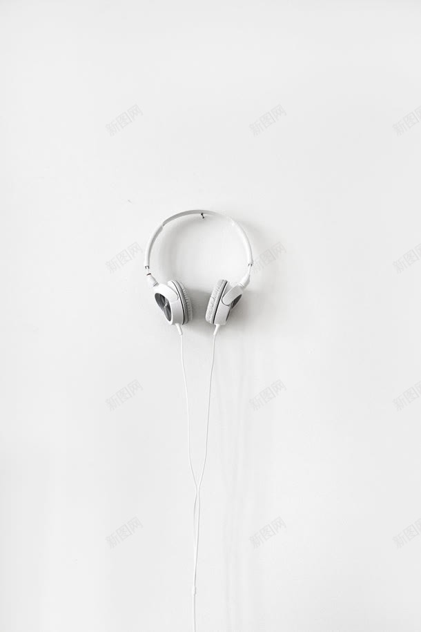 白色耳机现代音乐jpg设计背景_88icon https://88icon.com 现代 白色 耳机 运动耳机跑步挂耳式 音乐