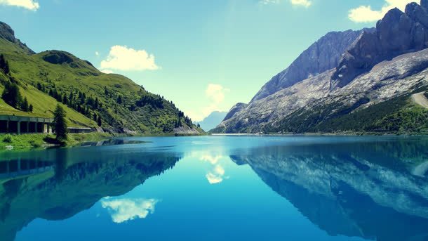 蓝天高山湖水背景背景