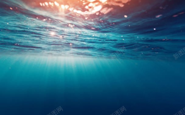阳光深海下的湖水海水背景