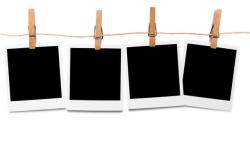 简单木台阶夹着的卡片相框高清图片