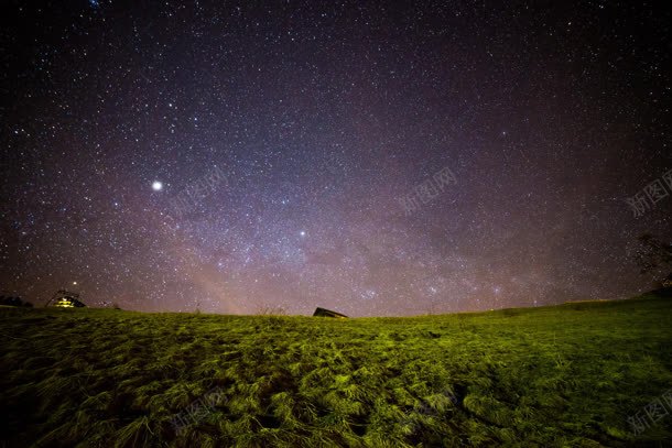 紫色星空下嫩绿草地jpg设计背景_88icon https://88icon.com 嫩绿 星空 紫色 草地