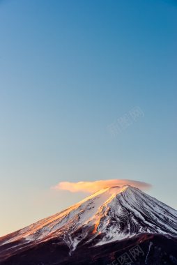 蓝天白云阳光雪山壁纸背景