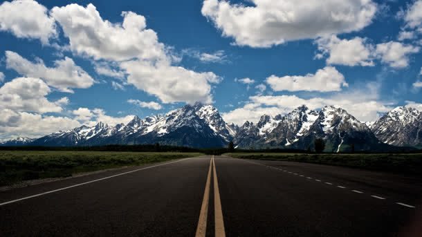 蓝天白云雪山下的高速公路jpg设计背景_88icon https://88icon.com 白云 蓝天 雪山 高速公路