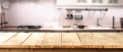 家庭厨房木板与模糊家庭背景高清图片