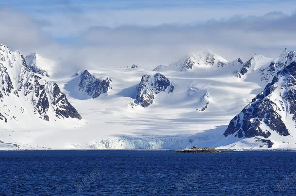 蓝天白云雪山大海jpg设计背景_88icon https://88icon.com 大海 白云 蓝天 雪山