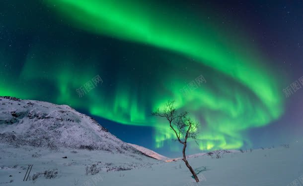 绿色天空云彩雪地壁纸背景