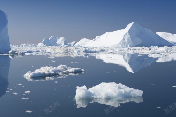 漂浮的白色冰山jpg设计背景_88icon https://88icon.com 冰山 模型 漂浮 白色 素材