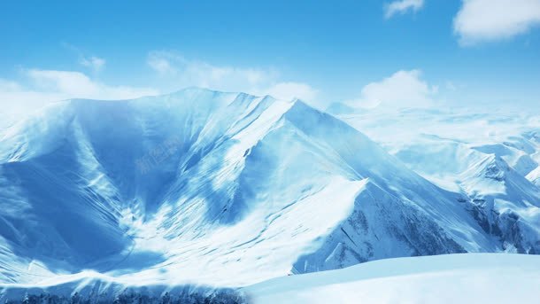 蓝天冷白色雪山山峰背景