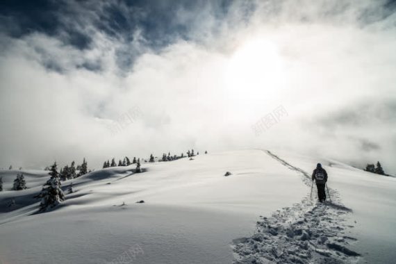雪山滑雪海报背景背景
