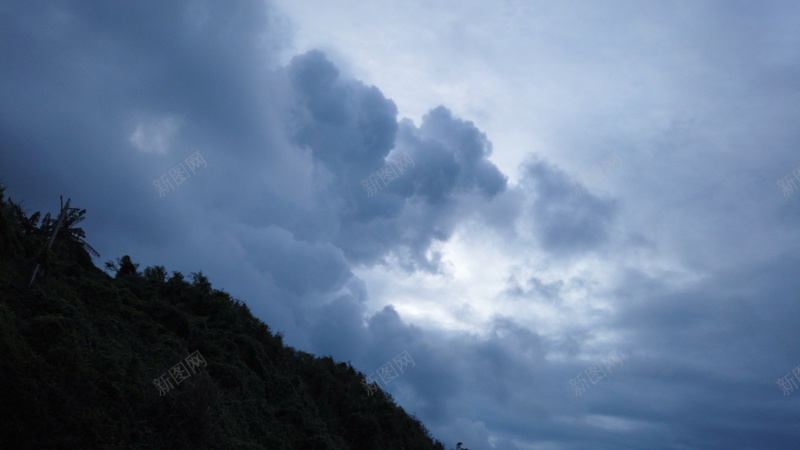 莫名的喜欢这样的云朵jpg设计背景_88icon https://88icon.com 日出 早上 海 阴天