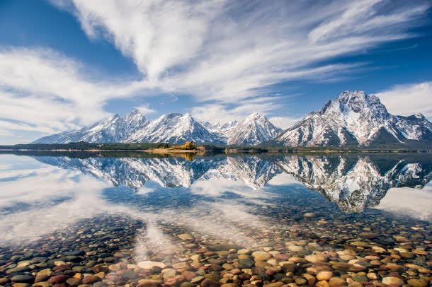 雪山河流蓝天白云jpg设计背景_88icon https://88icon.com 河流 白云 蓝天 雪山