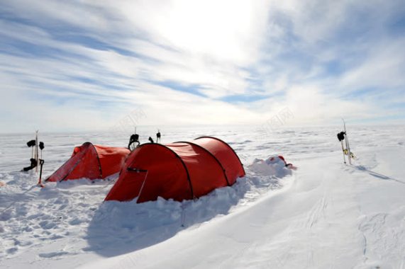 雪地里的帐篷海报背景背景