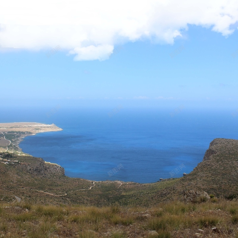 阴天的海岸格外美丽jpg设计背景_88icon https://88icon.com 海岸 海洋 绿色 蓝色