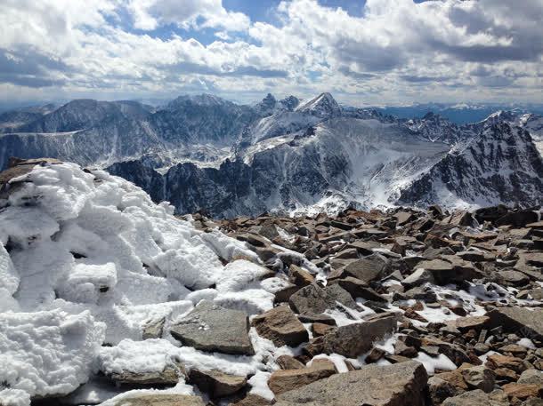 雪山上的乱石海报背景jpg设计背景_88icon https://88icon.com 乱石 海报 背景 雪山