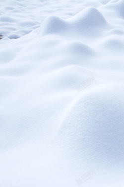雪堆白茫茫的雪地高清图片