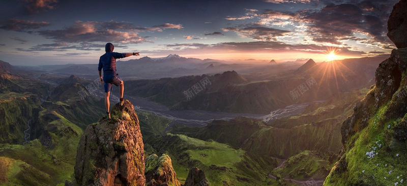 登山人背影山峰风景banner摄影图片