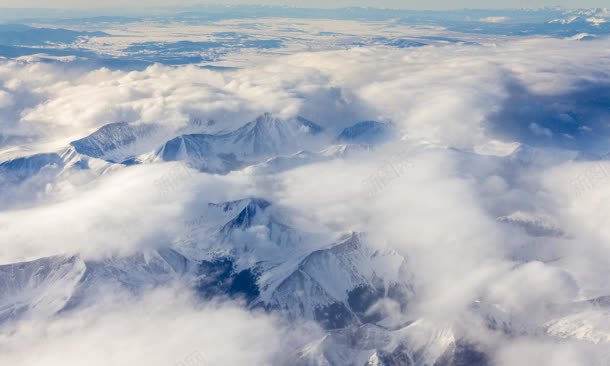 云层下的雪山海报背景jpg设计背景_88icon https://88icon.com 云层 海报 背景 雪山