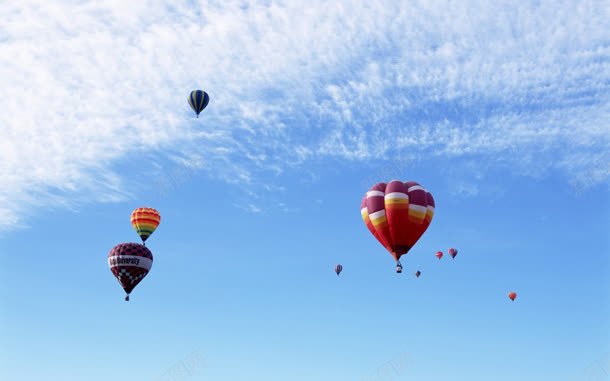 蓝色天空中的彩色热气球海报背景jpg设计背景_88icon https://88icon.com 天空 彩色 海报 热气球 背景 蓝色