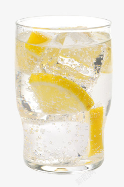 杯子里的水透明杯子里的柠檬片加冰苏打气泡高清图片