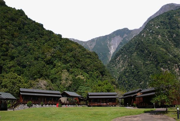 村庄山水png免抠素材_88icon https://88icon.com 大山 村庄 树木 森林 植被 清山绿水 生命力 绿色 高山巍峨