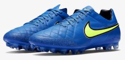 足球鞋蓝色NIKE鞋高清图片