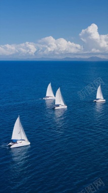 蓝天白云帆船海面H5背景摄影图片