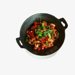 石锅里的食物盘子里的田鸡炒菜高清图片
