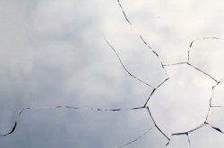 破碎的乐符玻璃裂痕纹理高清图片