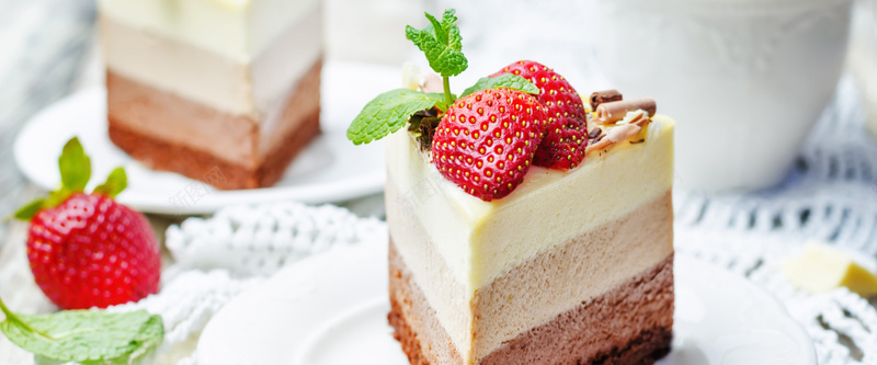 美味的草莓蛋糕摄影图片
