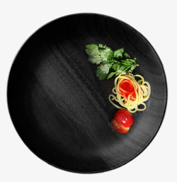 一张黑色面黑色盘子中的面和西红柿高清图片