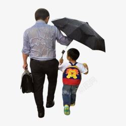 为儿子撑伞的父亲素材