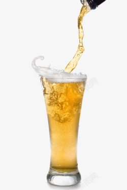 啤酒气泡倒到被子里的啤酒高清图片