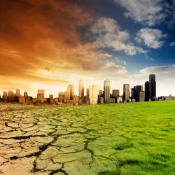 全球变暖干枯的地面与城市高清图片