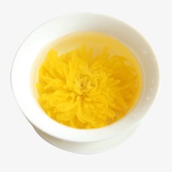 白色陶瓷茶杯中泡开的成色金黄的素材