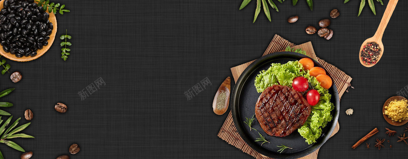 西式牛排简餐俯视图黑色背景背景