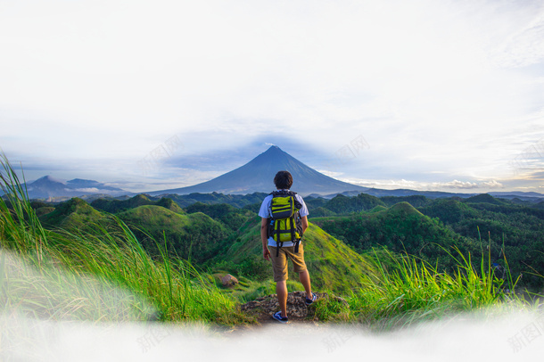 春天绿色山水登山png免抠素材_88icon https://88icon.com 山水 春天 登山 登山客 绿色