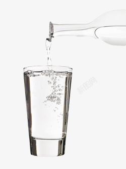 气体透明解渴倒出到水杯里气泡的塑料高清图片