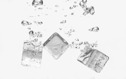 冰颗粒水中悬浮冰块高清图片