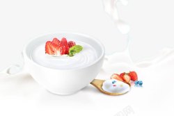 果汁牛奶杯子中的草莓奶昔高清图片