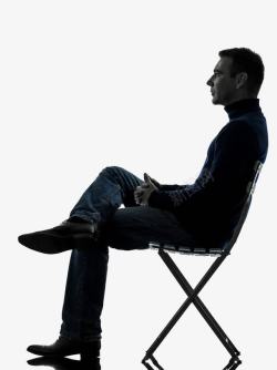 坐塌的凳子坐在凳子上休息的男士高清图片