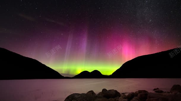 绚丽多彩极光夜景背景